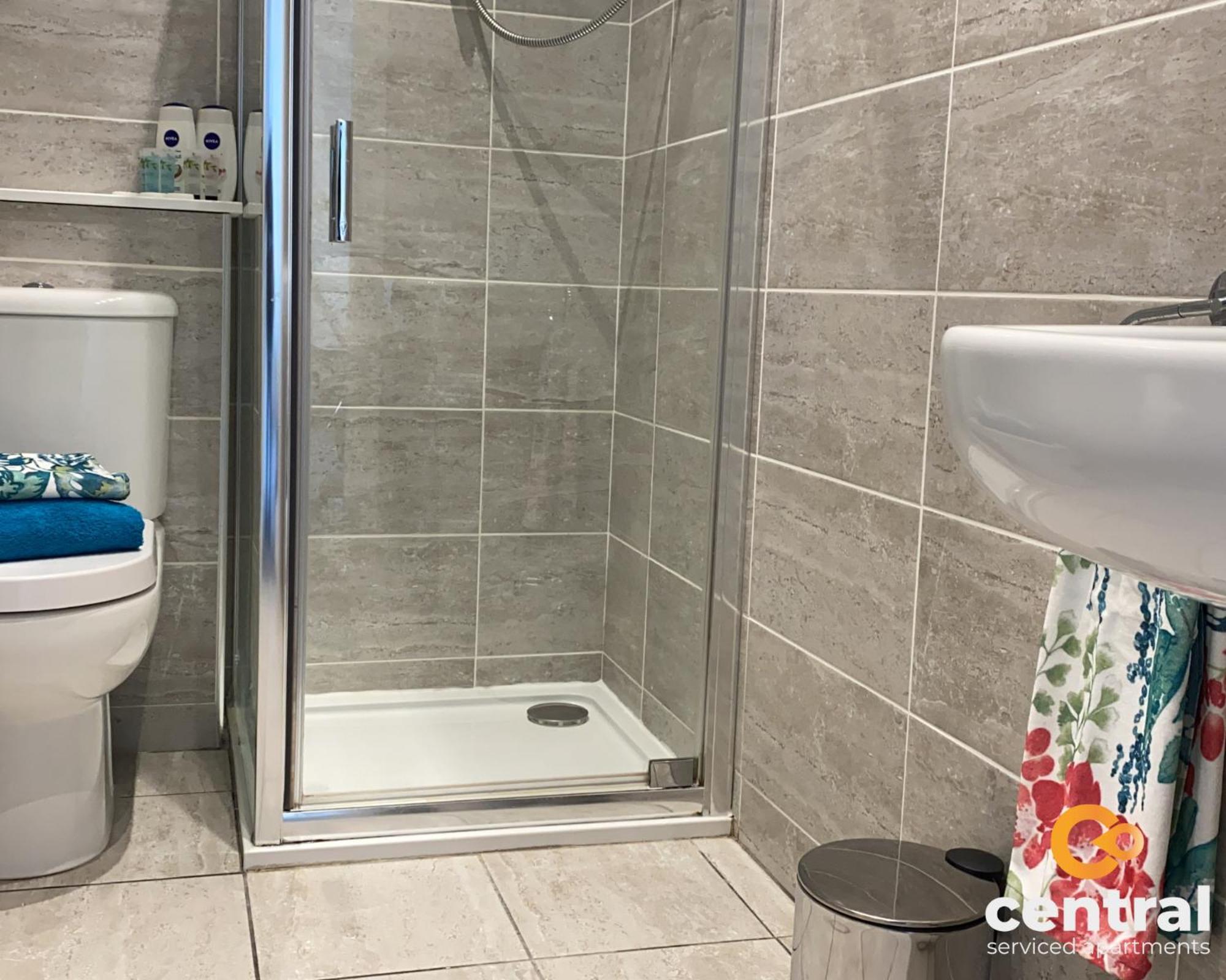 Central Serviced Apartments: City-Center Comfort with Parking & Wi-Fi Dundee Exterior photo