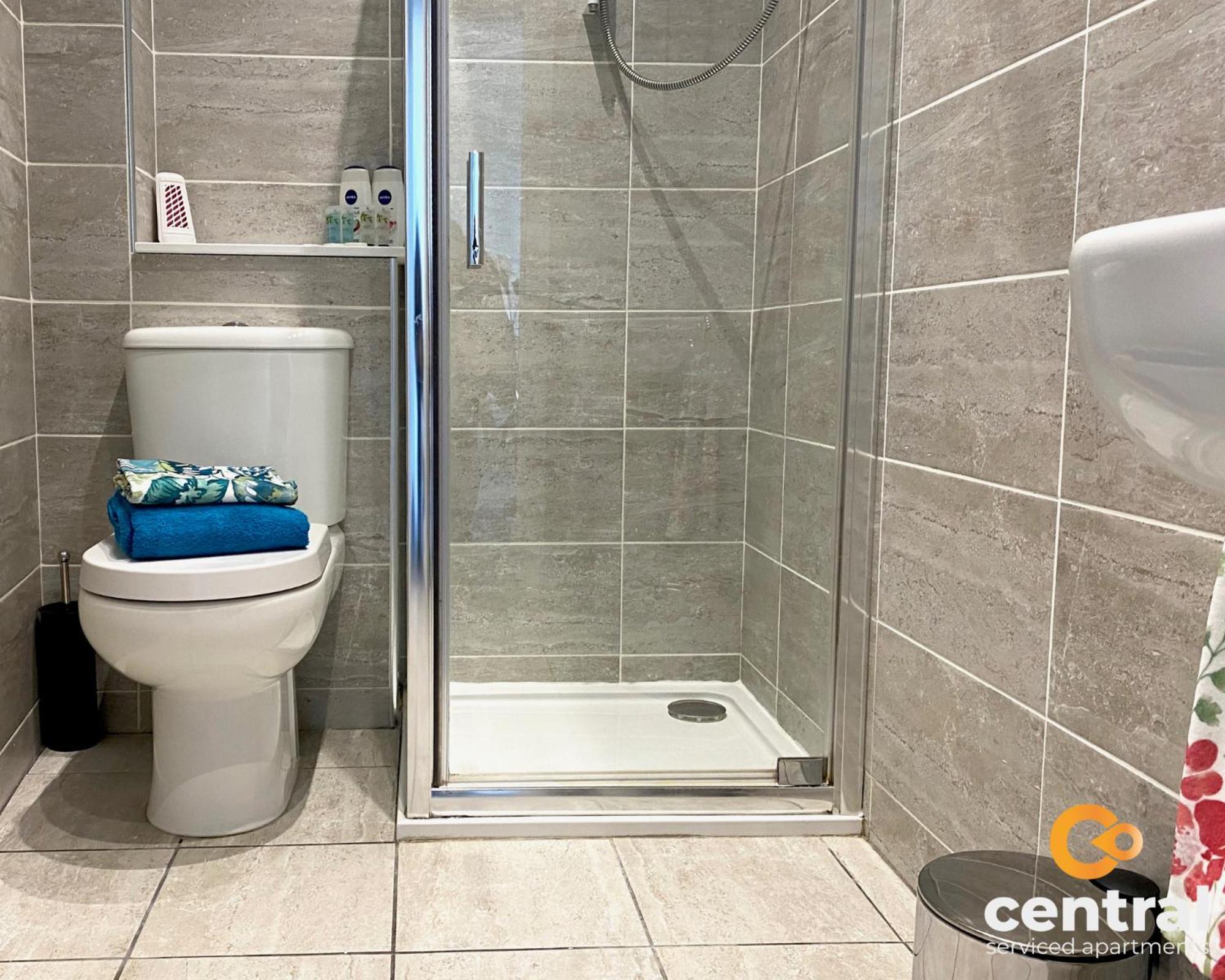 Central Serviced Apartments: City-Center Comfort with Parking & Wi-Fi Dundee Exterior photo